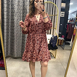 Önden Düğmeli V Yaka Desenli Elbise