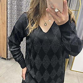 V Yaka Simli Baklava Desenli İnce Triko Kazak