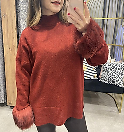 Kolları Tüy Detaylı Uzun Yumuş Kazak